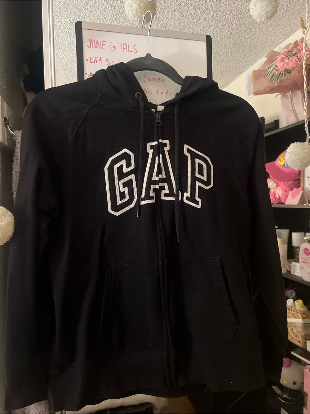 women’s black gap zipup hoodie
